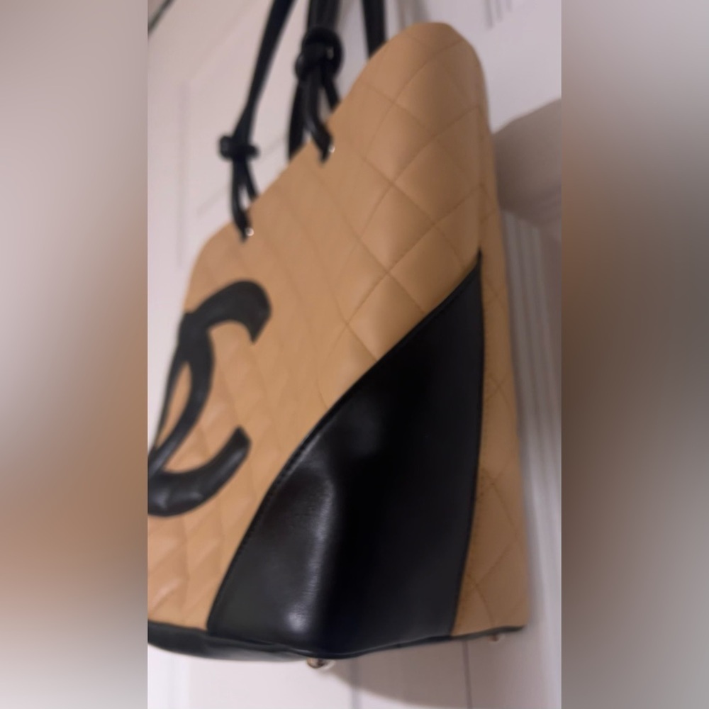 Chanel Cambon Ligne Medium Tote Bag in Beige and Black Quilted Leather - Picture 4 of 7
